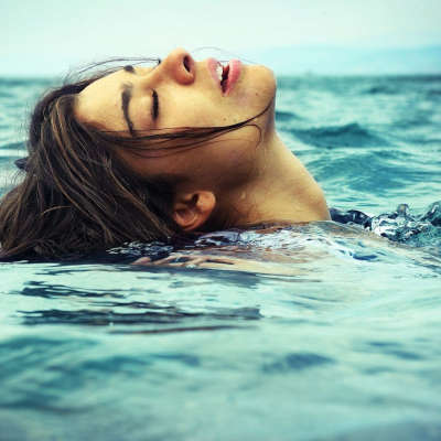 Энергия океана — красота женского тела. Выбор косметических средств для ухода за кожей