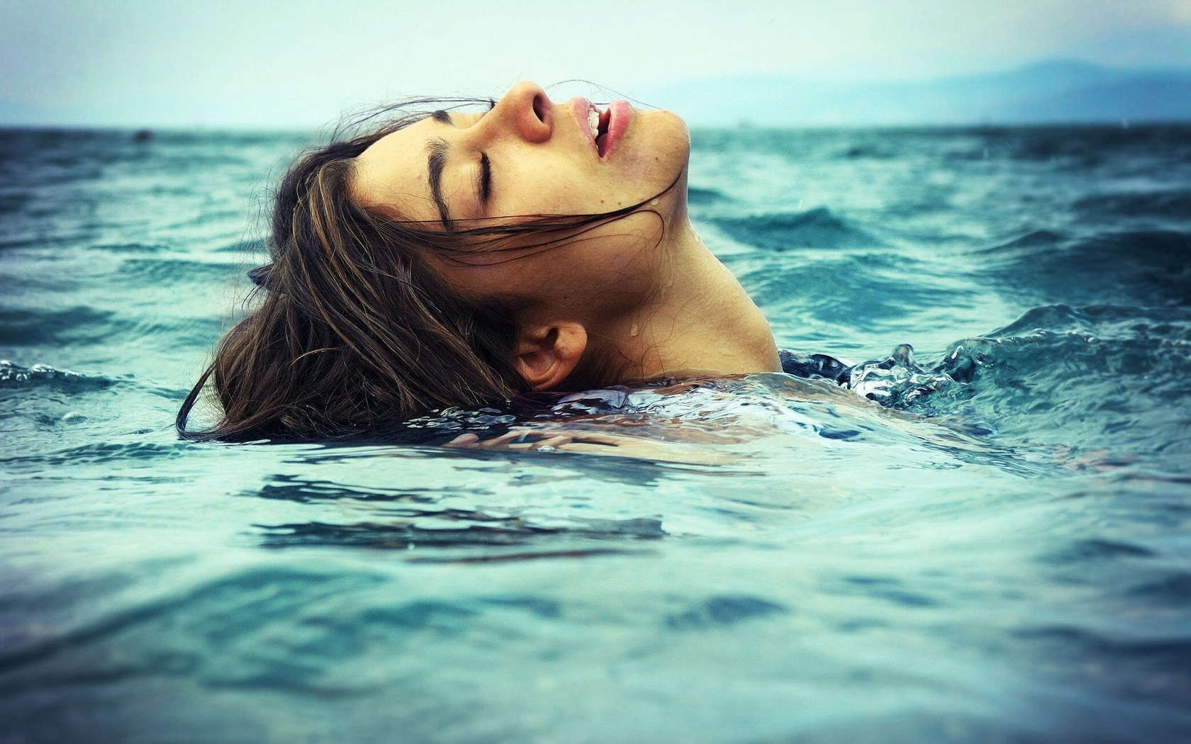 Энергия океана — красота женского тела. Выбор косметических средств для ухода за кожей